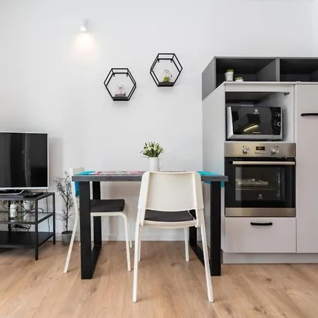 Bari - 140 M From Beach Apartment *