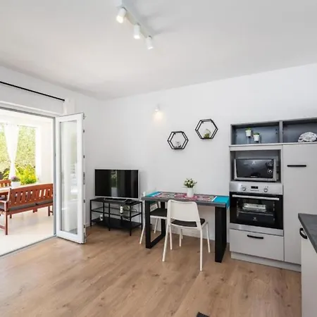 Bari - 140 M From Beach Apartment