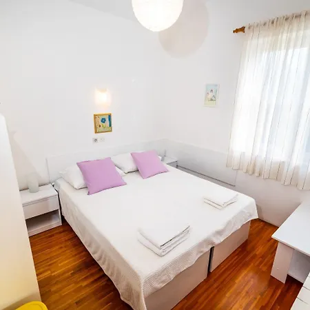 Bari - 140 M From Apartman Mandre