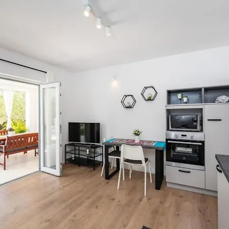 Apartment Bari - 140 M From Beach *