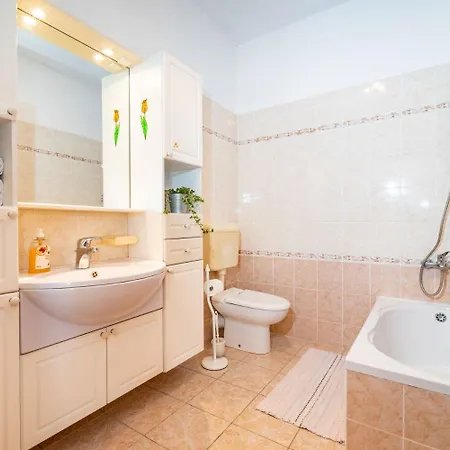 Bari - 140 M From Beach Apartment Mandre