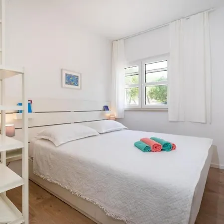 Bari - 140 M From Beach Apartment Mandre