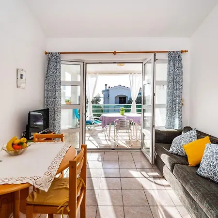 Bari - 140 M From Beach Apartment Mandre
