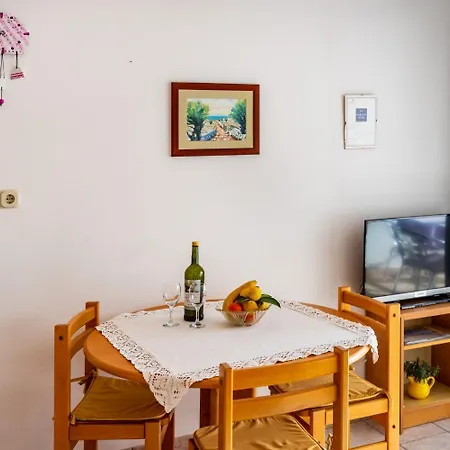 Bari - 140 M From Beach Apartment Mandre