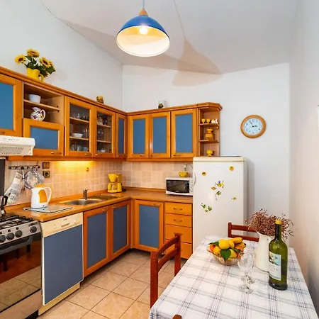 Bari Apartment Mandre